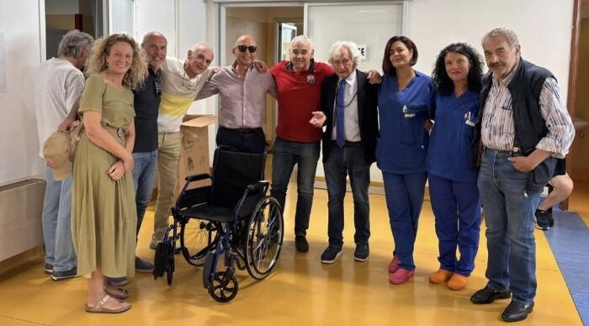 Donazione sedia a rotelle richiudibile